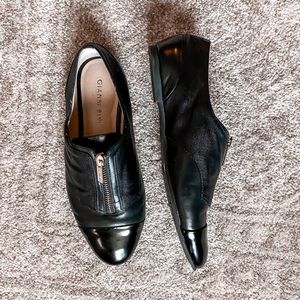 Gianni Bini Black Flat Loafer Gold Zip-Up Size 6.5